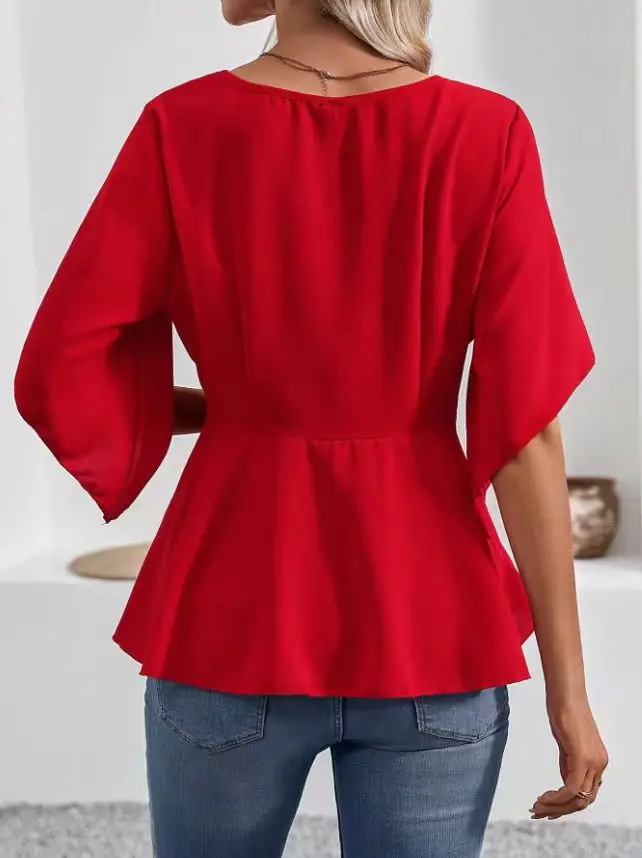 قميص على الموضة الأوروبية والأمريكية بخصر مستدير ورقبة مستديرة وأصفاد غير منتظمة بلون سادة