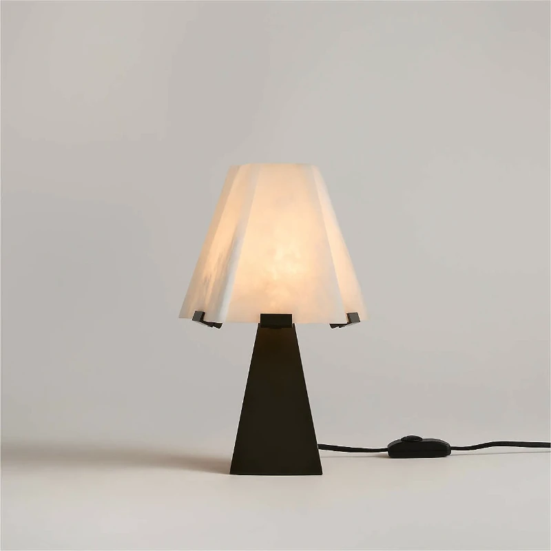 

French medieval table lamp simple high-end bedside table lamp bedroom villa clothing store designer 2025 ambient light
