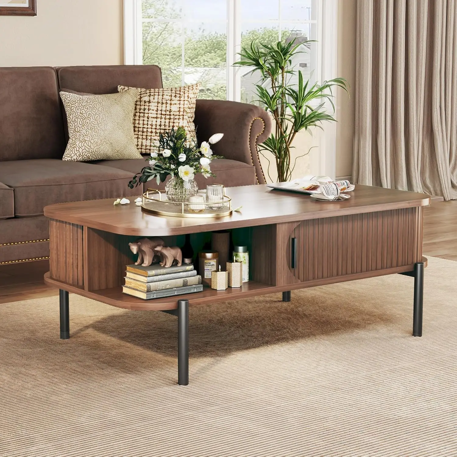 Stolik kawowy, 100 cm, stolik kawowy z radełkowanym blatem do salonu, stolik w stylu mid-century modern z przesuwnymi drzwiczkami szafki, 2-poziomowy, rustykalny drewniany stolik D