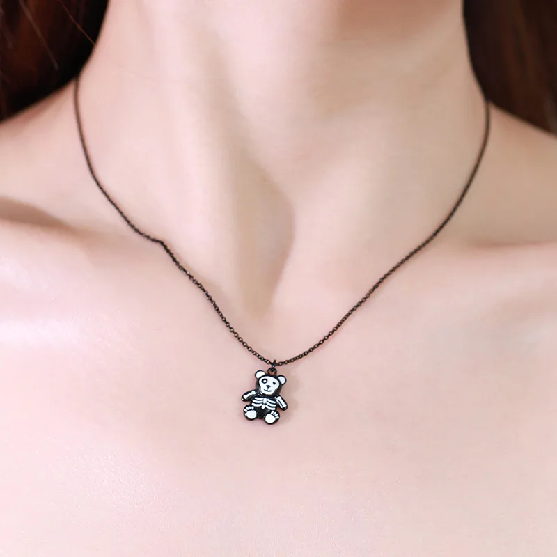 Europe and America Black Drop Glue White Bone Skeleton Bat Necklace UNISEX Halloween Happy Hip Hop Party Jewelry Necklace