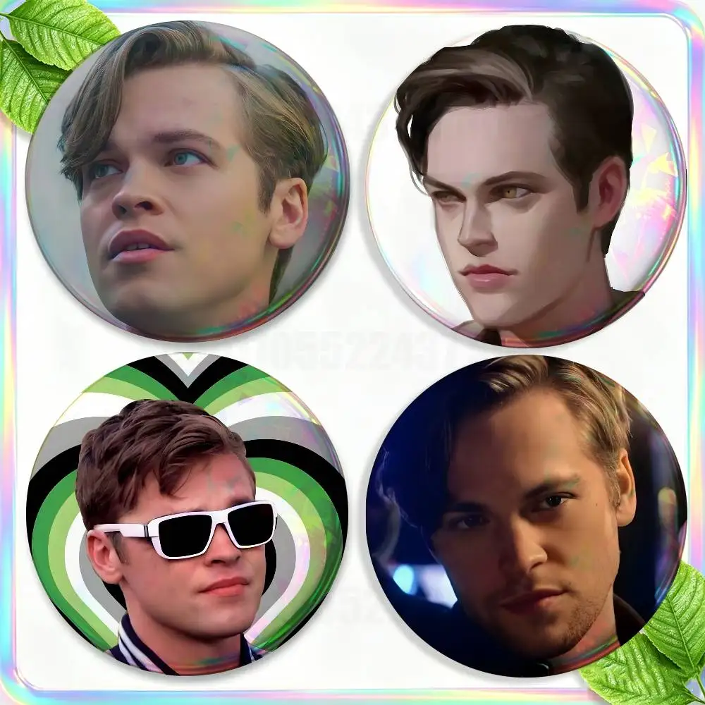 Juego de 2 broches de Alexander Actor C-Calvert, accesorios para mochila, ropa, joyería, broche redondo, insignia, regalos para fans y coleccionistas