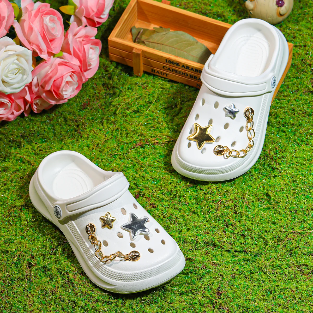 Lightweight Flat Shoes, Hole Shoes with Star Buckles for Indoor and Outdoor Beach Vacation Non-Slip Slippers, Clogs 168
