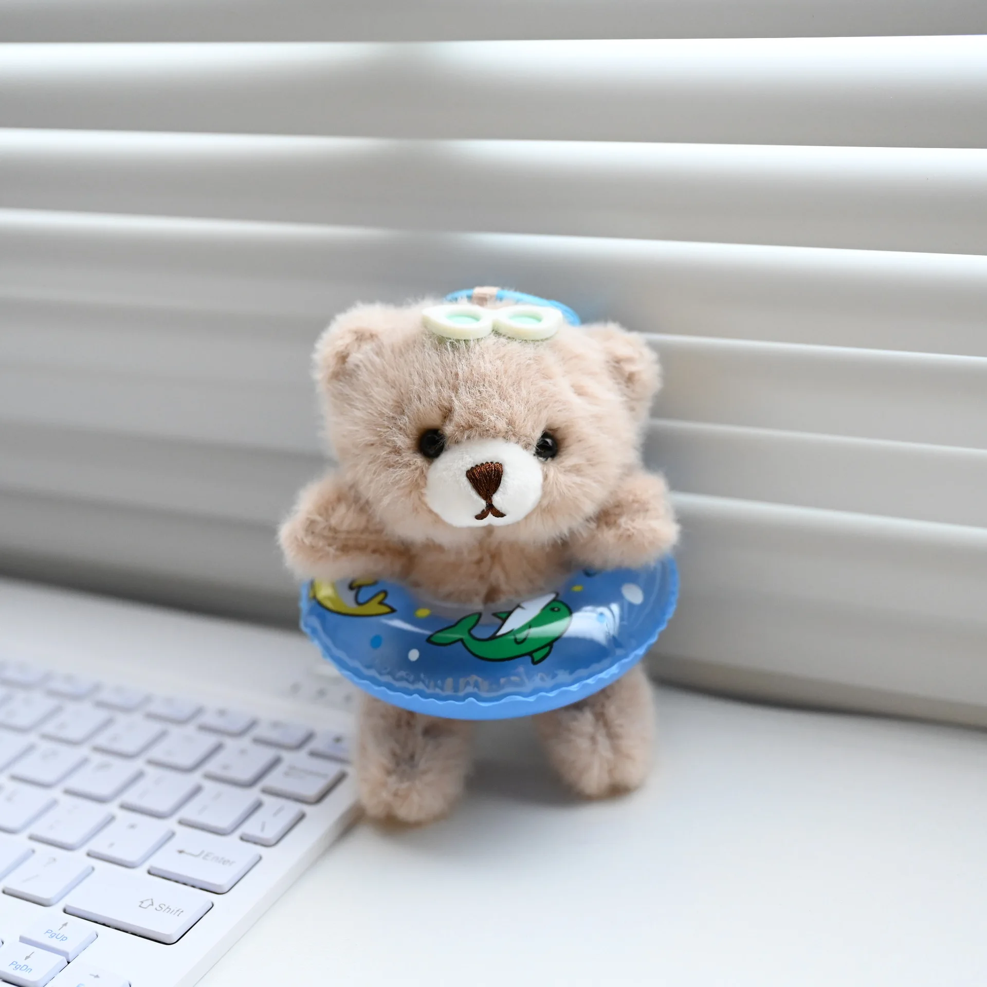 새로운 수영 튜브 곰 인형 키체인 펜던트, 커플 펜던트, 작은 인형, 백팩 펜던트