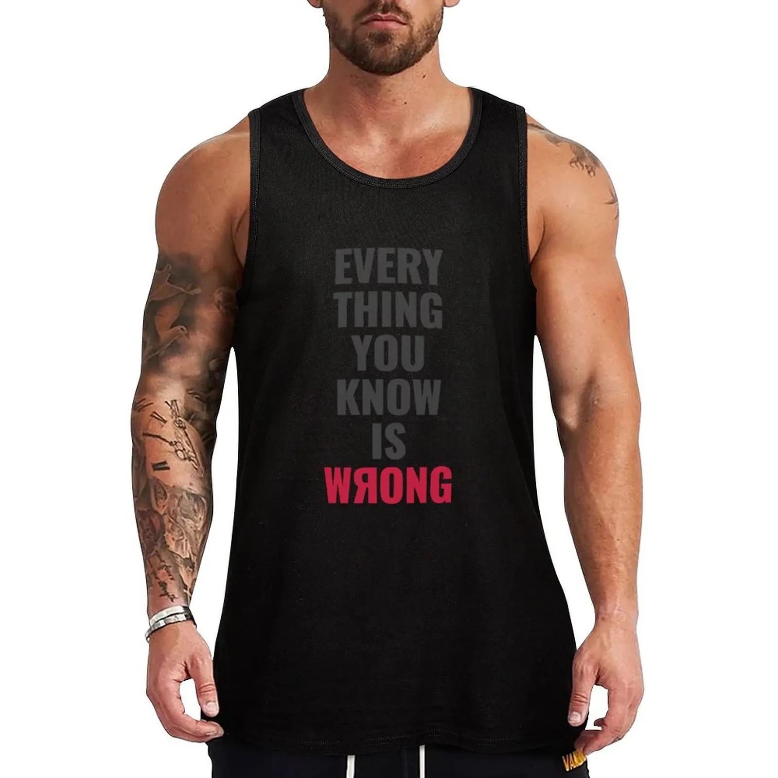 Todo lo que sabes es incorrecto. Cita que deslumbra la mente. Texto Oscuro. Camiseta sin mangas básica informal, ligera y de color liso.