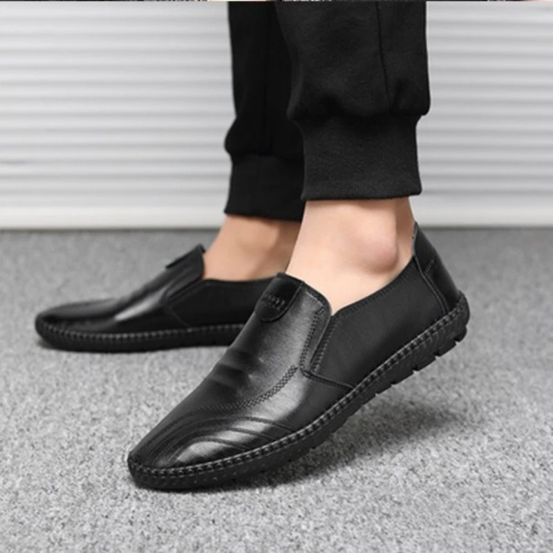 Classic Trends Men Leather Shoe A Push of The Foot Men Casual Shoes Low-top Bean-shaped Men Shoes Comfortable Man Leather Shoes