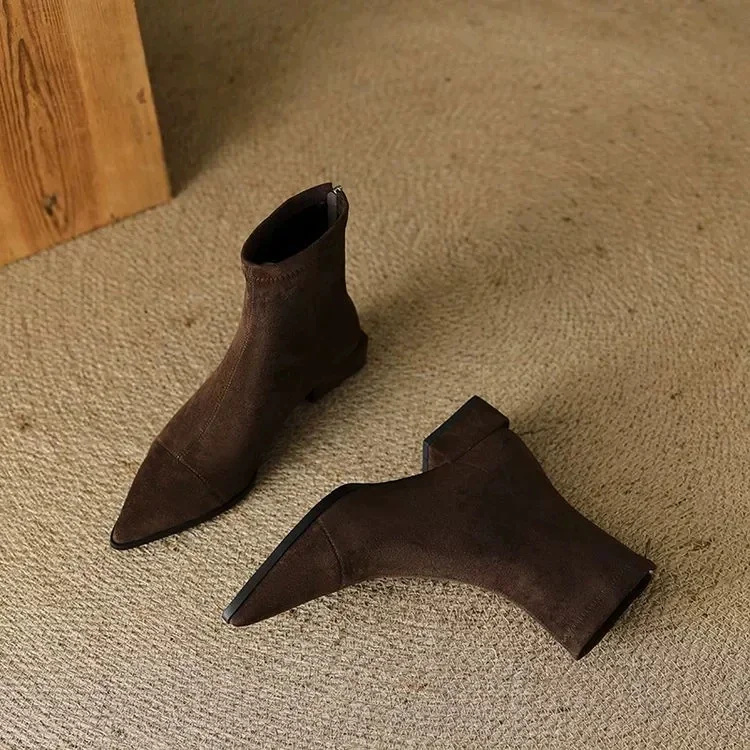 Plus-Size Damenstiefel 2026 Wintermode Spitz Zehentrenner Kurze Stiefel mit Reißverschlüssen am Rücken, Schlanke Nude-Stiefel mit Niedrigem Absatz – Detail 3