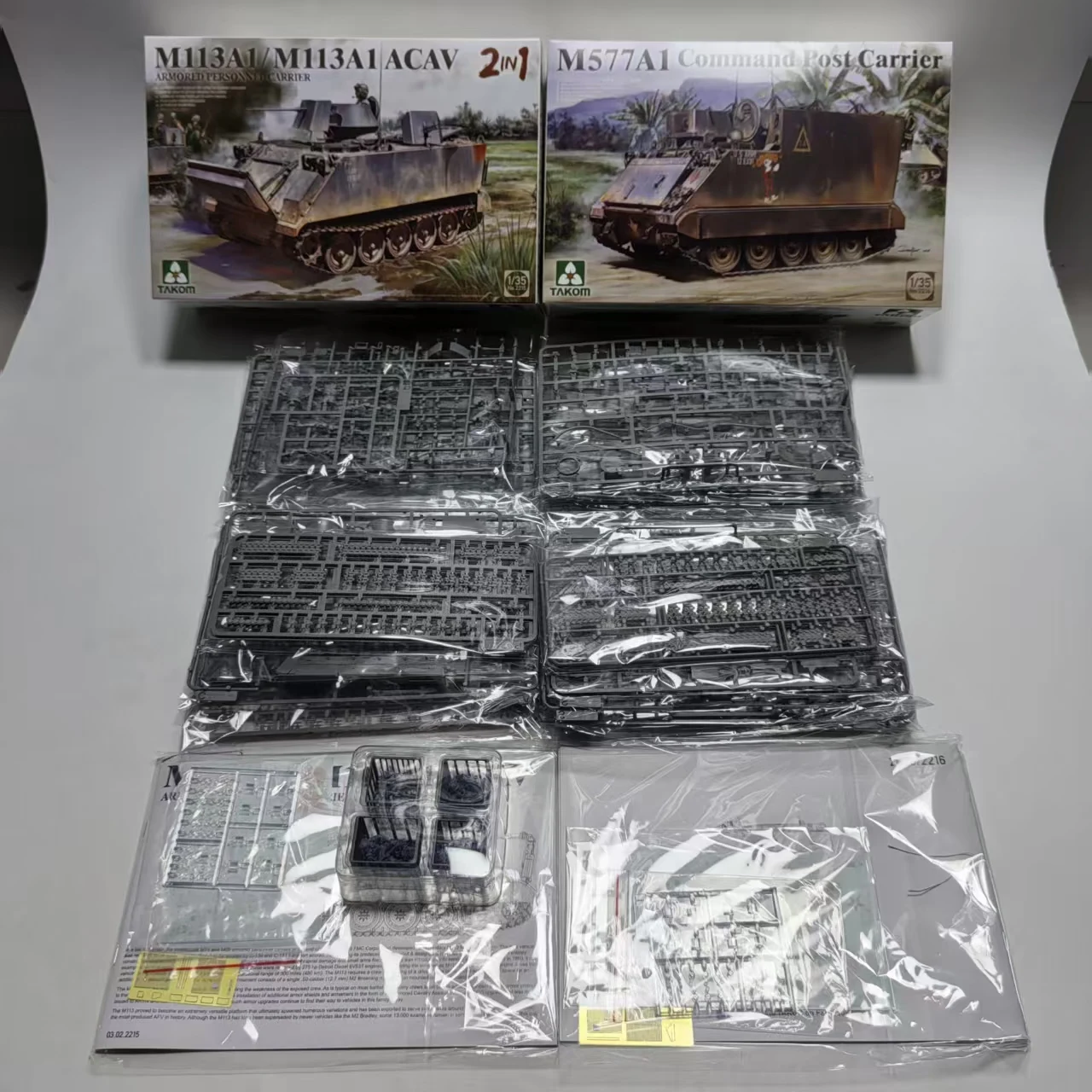 TAKOM 2216WB (NO BOX) 1/35 2in1 M113A1 / M113A1 ACAV & M577A1 Command Post w/Soldier US Armored Vehicle Plastic Model Kit