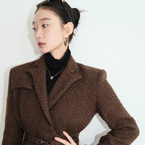 ملابس الحفلات والعطلات