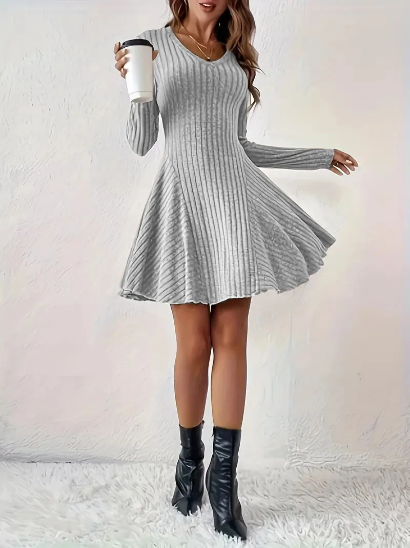 Europäisches und amerikanisches grenzüberschreitendes neues elegantes Strickkleid mit V-Ausschnitt und langen Ärmeln, kurzem Rock und großem Rock für Damen