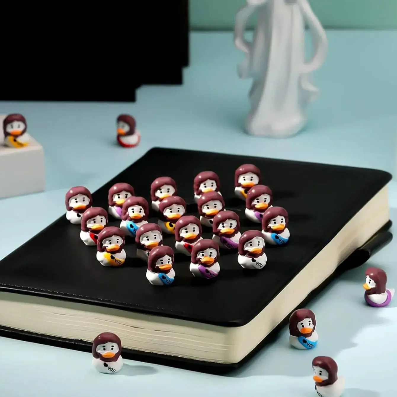 10 قطعة المشهد الصغير الإبداعية يسوع بطة صغيرة ليتل بطة صفراء دمية DIY بها بنفسك اكسسوارات الديكور الحلي الصغيرة