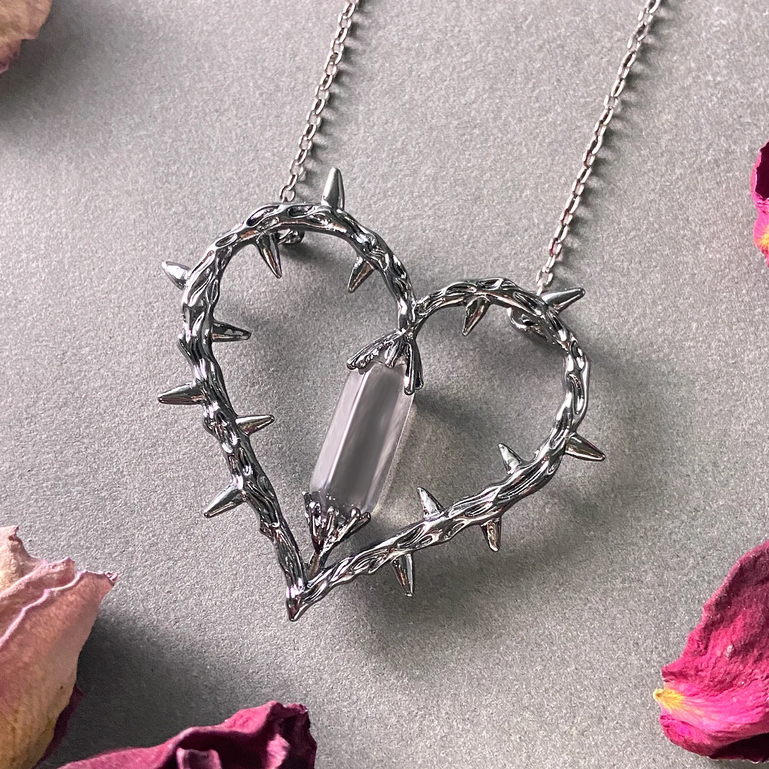 Gothic Style Gun-black Color Imitation Grey Crystal Thorn Heart Necklace UNISEX Halloween Party Jewelry Necklace