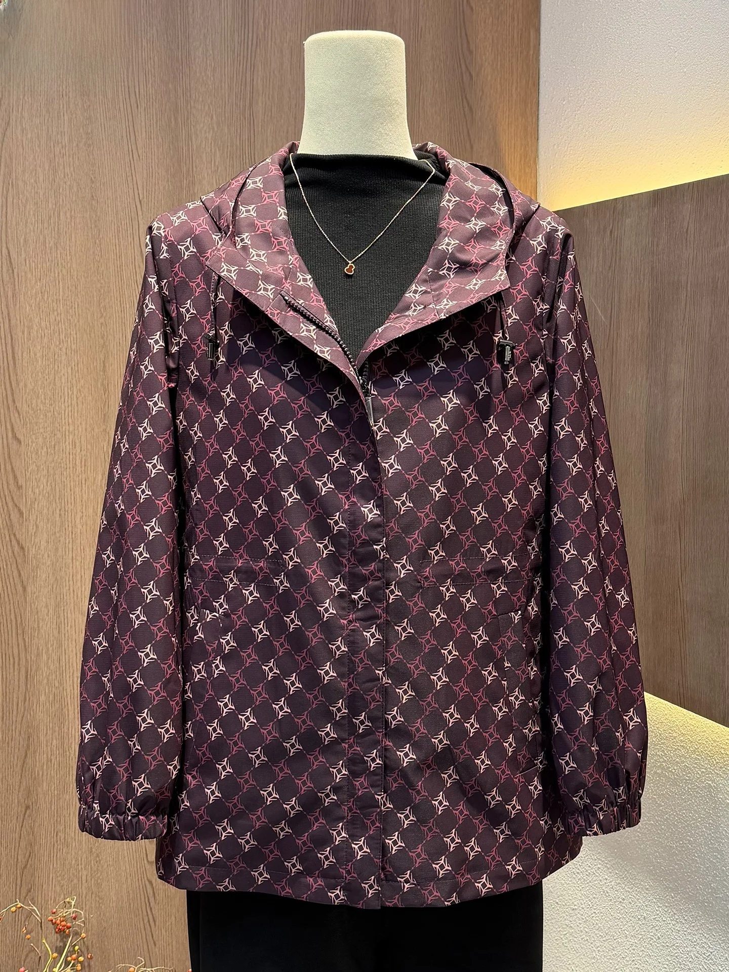 

Faionable Printed Loose Coat for Older Women Spring Autumn New Sle Large Size Comfortable Top Quali Polyester Fiber