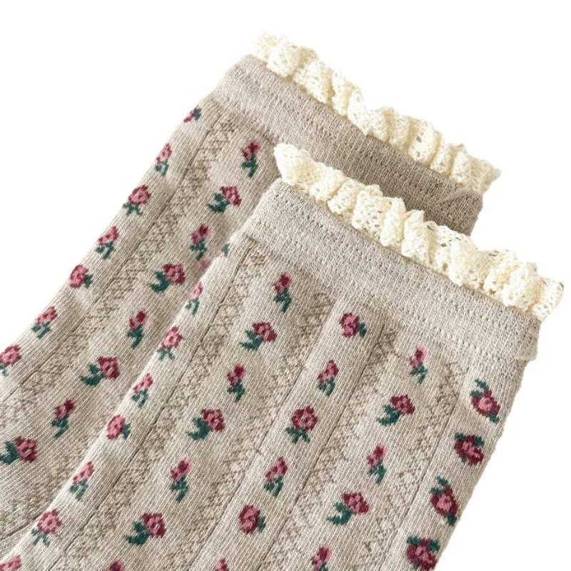 5 Paar Herbst-Winter-Socken im koreanischen Stil mit Spitze, Vintage-Blumenmuster, mittelhohe Socken mit Rüschen, Griffsocken, Baumwoll-Coquette-Socken, hohe Qualität