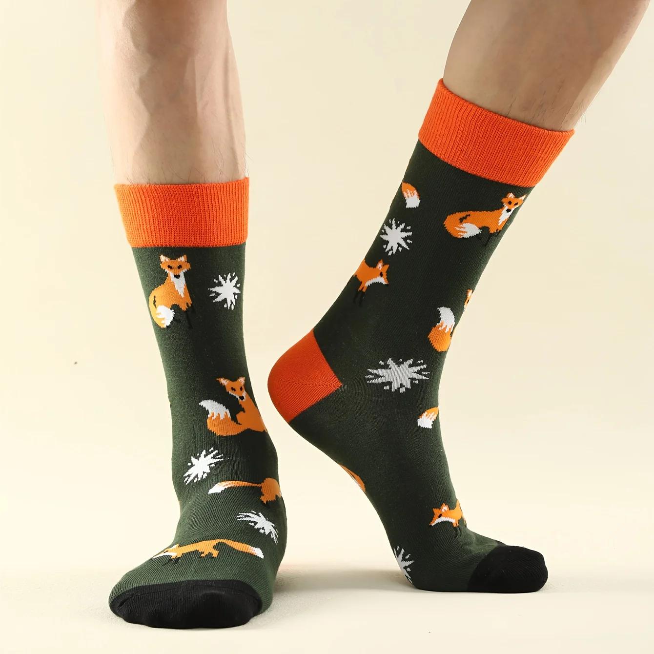 A pair of novelty fun fox patterns, green fashion trend socks suitable for Halloween Christmas Valentine's Day Gifts