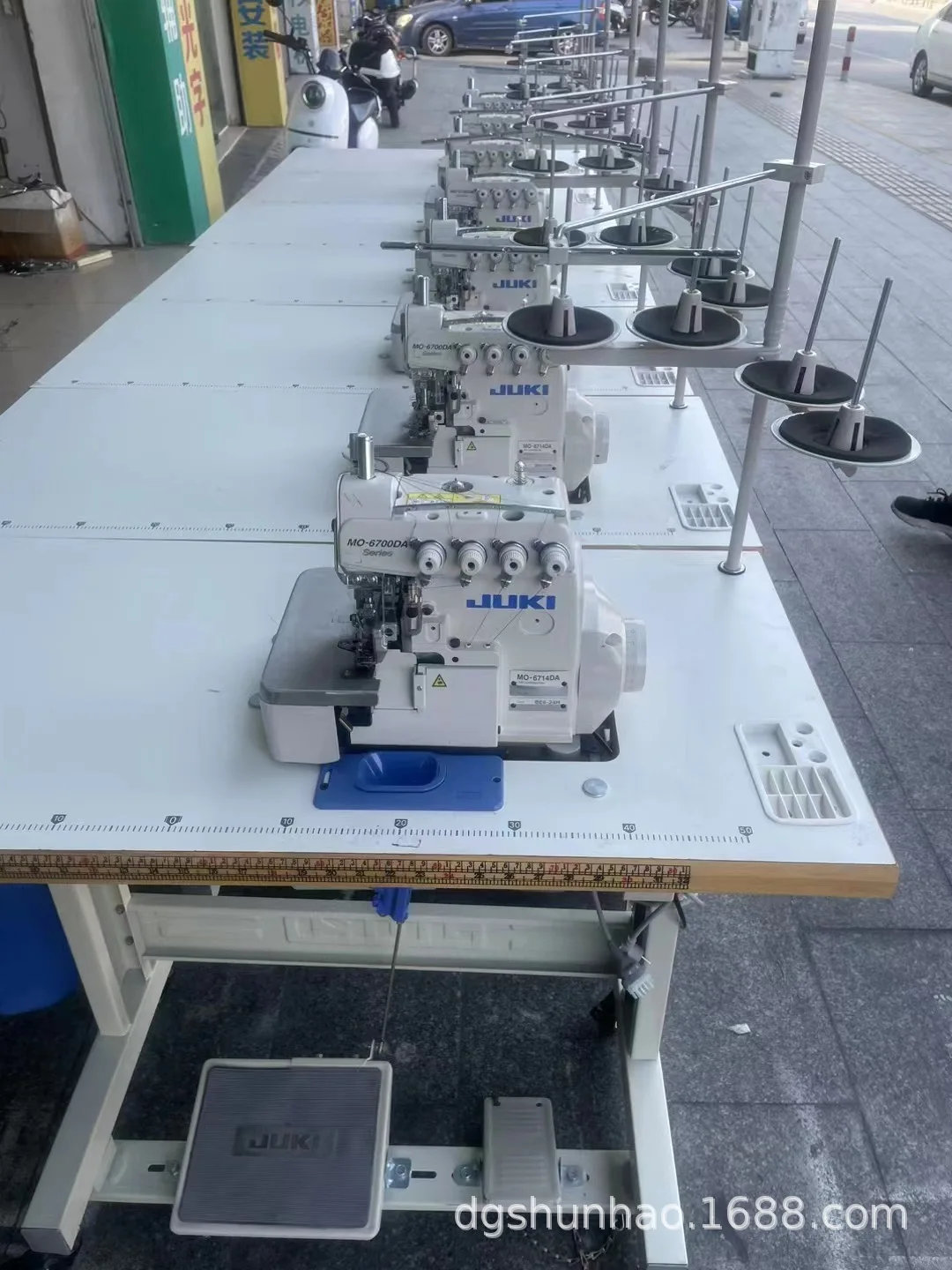 Wholesale MO6714DA Direct‑Drive 4‑Thread Industrial Serger Overlock Sewing Machine Garment Edge Lock Sewing