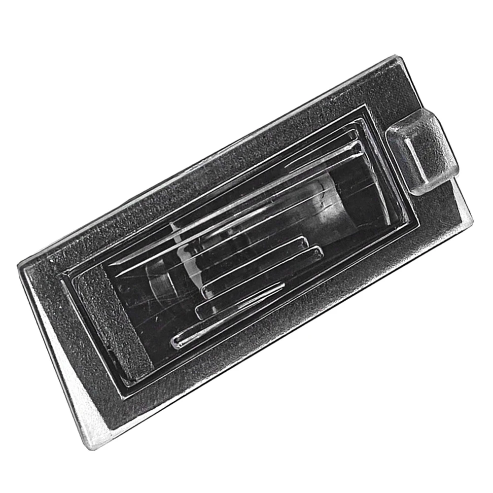 68223865AB صالح ل جيب شيروكي 2014-2018 68223864AB لوحة ترخيص السيارة غطاء خفيف لوحة ترخيص غطاء المصباح