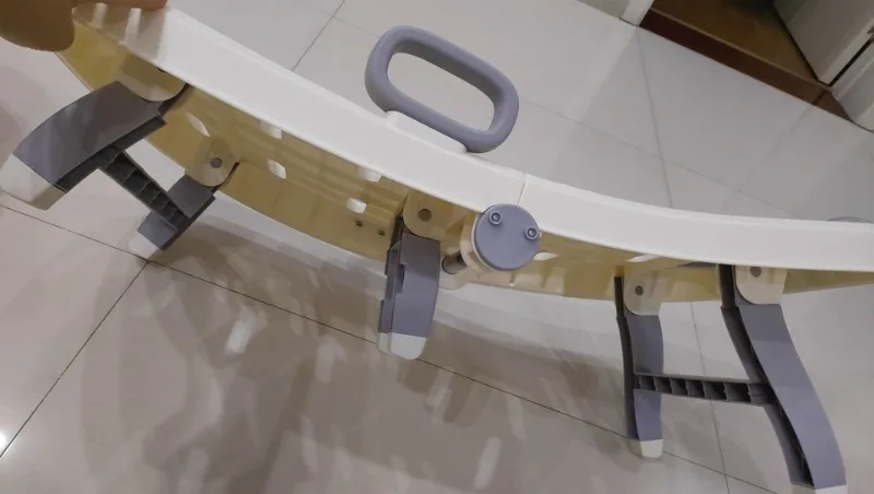 

Складное кресло-мойка для волос со стабильной конструкцией и глубокой чашей, выдерживающее нагрузку до 80 кг