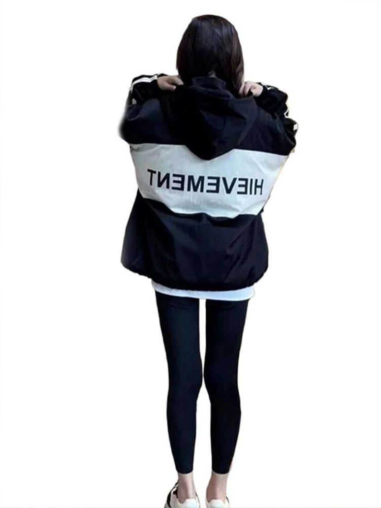 سترة عمل أمريكية مطبوعة للنساء مقاس صغير موديل جديد للخريف المبكر بغطاء للرأس فضفاضة للتنقل اليومي مقاومة للرياح