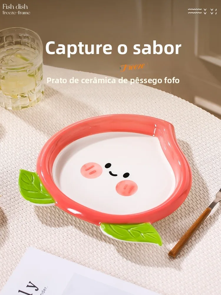 愛らしいカタツムリ先生の陶器製デザートプレート、桃の形をしたフルーツ皿、高い美的価値、家庭用、釉下彩、子供用朝食プレート