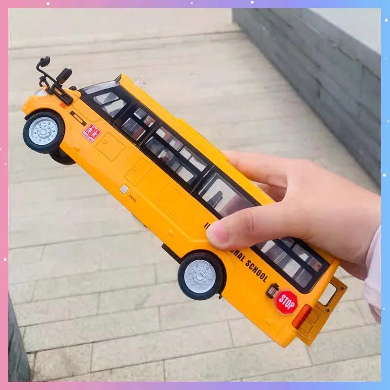 

Коллекционная модель школьного автобуса из сплава с подсветкой и звуком, украшение для офиса и дома, игрушка-модель, подарок на день рождения