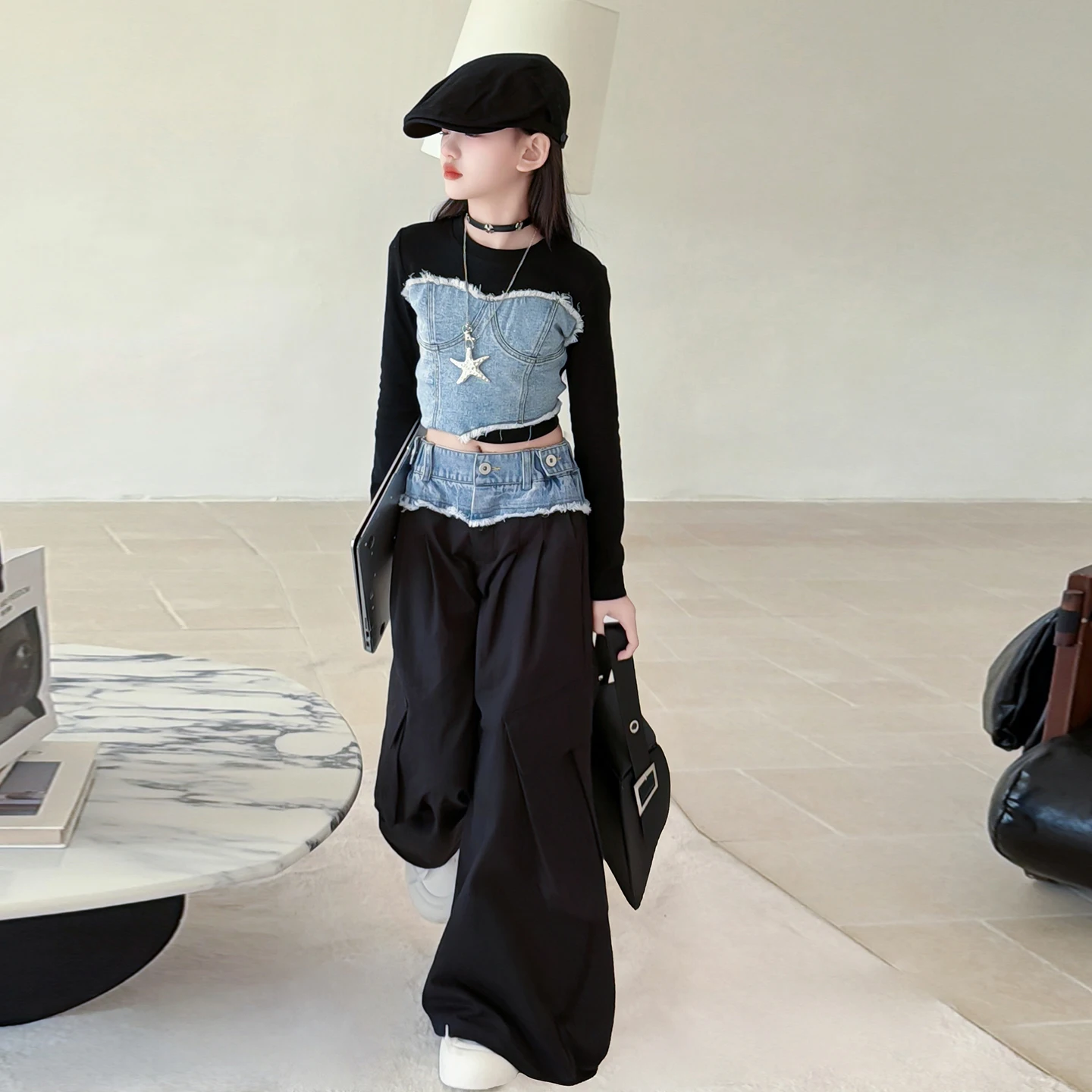 

Весенние модные комплекты одежды для девочек: свитшот и футболка с джинсовыми вставками, брюки-карго, стиль Jazz Girl, для девочек 5-13 лет.