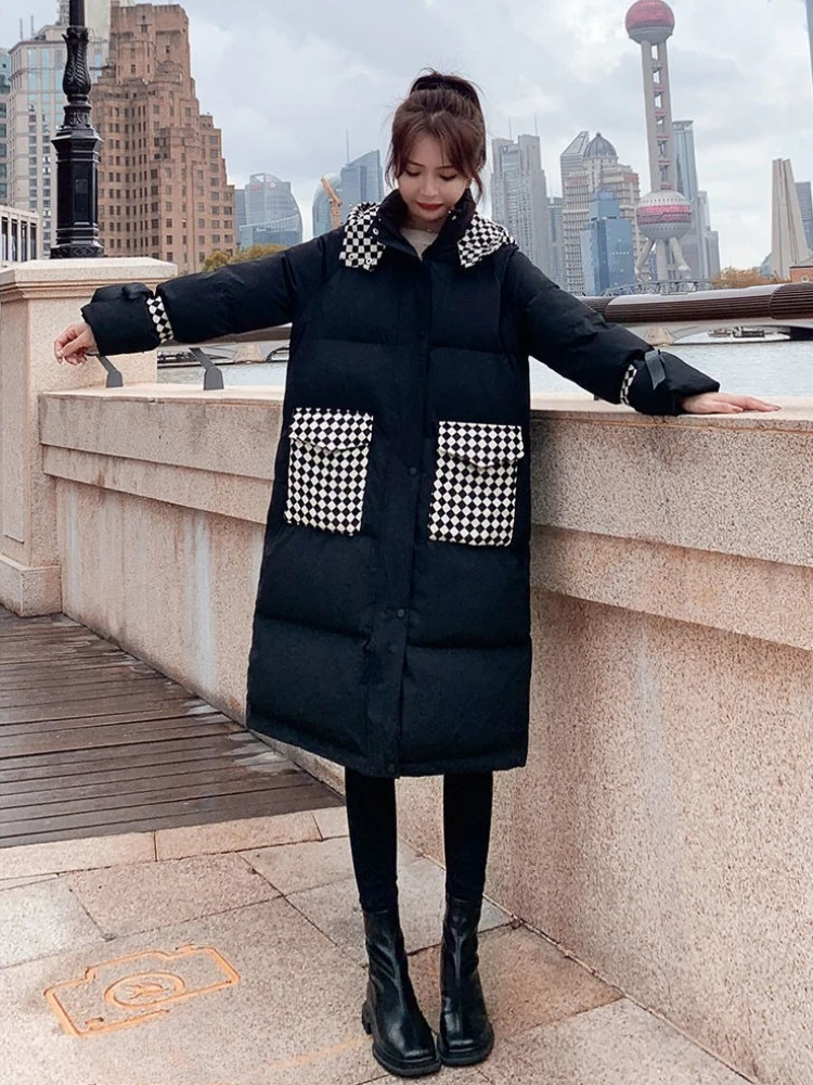 

2025 Winter Women's Checkerboard Down Coat Loose Thickened Black Coat for Outdoor Casual Versatile
