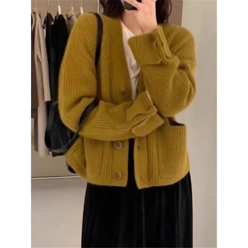 2023 New Autumn/winter Fashion Loose Fitting Casual Cardigan Plush V-neck Button Long Sleeved Solid Color Sweater Women\'s Top