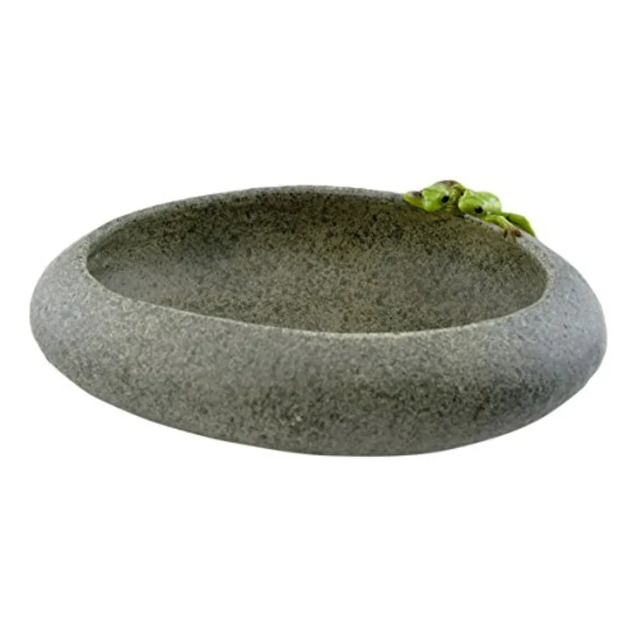 

Фигурка садовых лягушек на длинном функциональном каменном цветочнике-кашпо