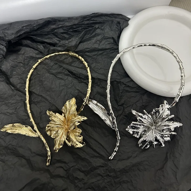 Heavy Industry Exaggerated Personality Thorn Leaf Stem Lily Large Flower Collar Fashionable Banquet Accessories Neck Chain