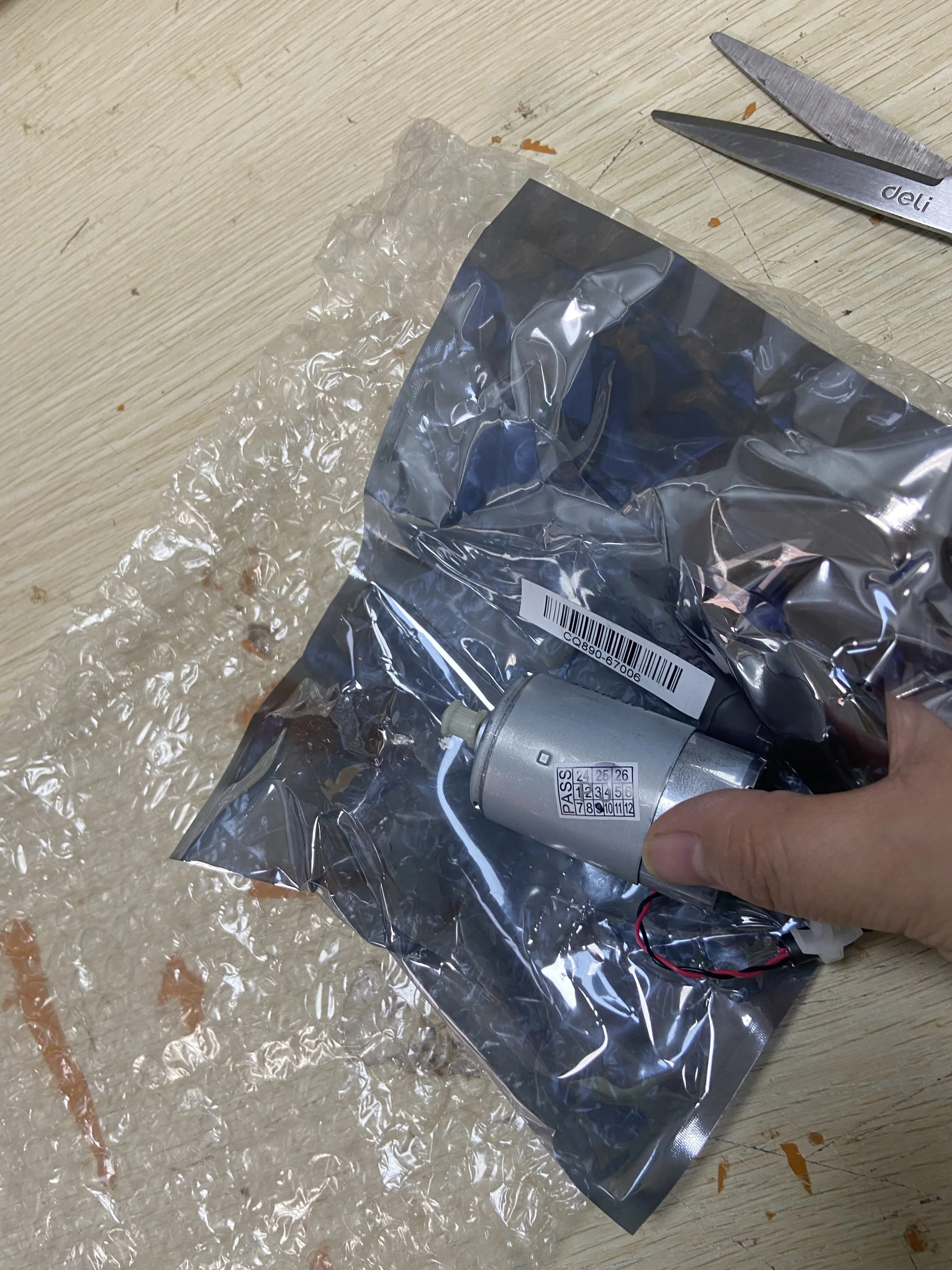 

Оригинальный новый двигатель каретки CQ890-67006 для HP DesignJet T120 T520 T730 T830 CQ890-60092 F9A30-67063 детали плоттера