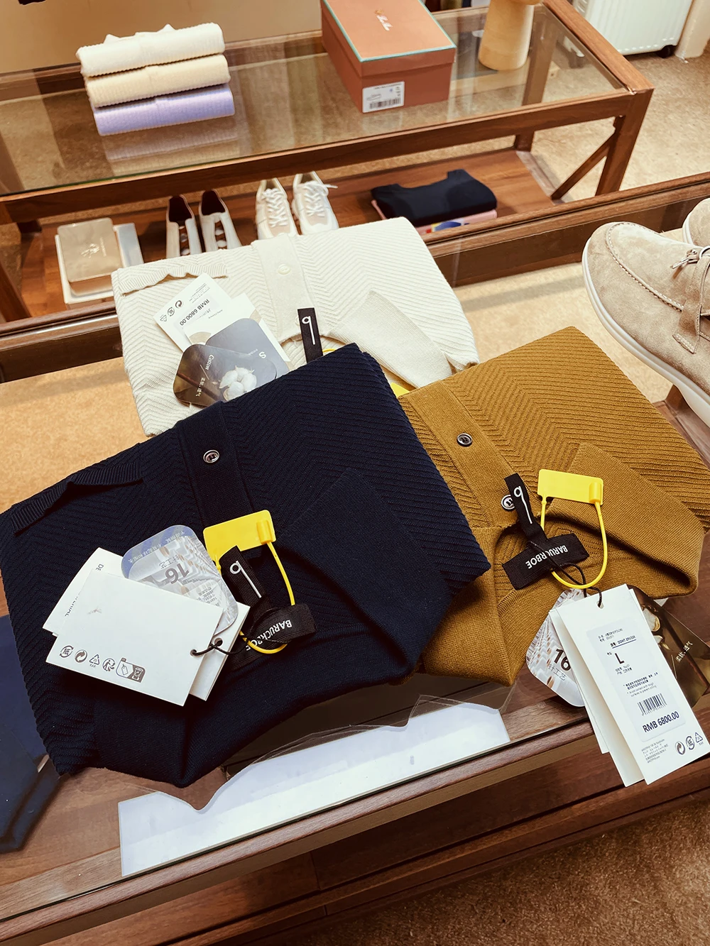 

Летняя мужская футболка 2024: дышащая, приятная к телу, с цветочной вышивкой, однотонная, из хлопка, для делового стиля...