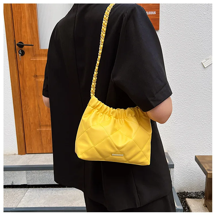 Borsa a tracolla a catena pieghettata di grande capacità alla moda con borse a tracolla con coulisse in morbida pelle per borsa Casual Versatile da