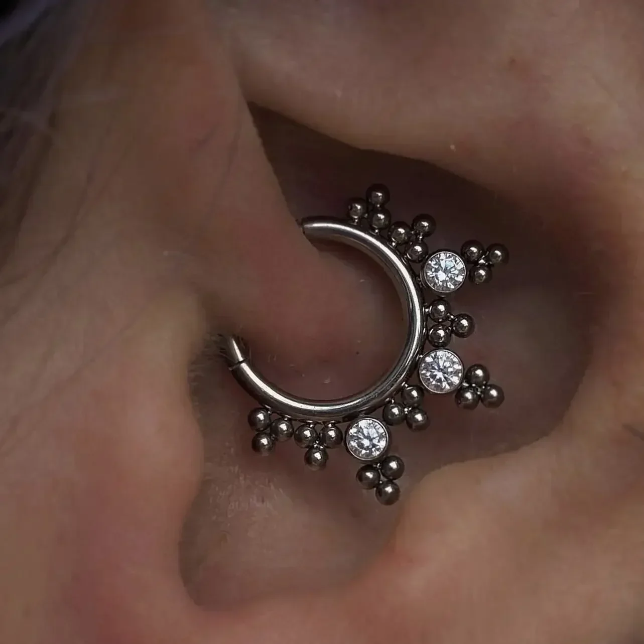 ASTM F136 Titanium Pierced 16G Hinged Nose Rings Hoop Beaded Zirconia Nose Ear Helix Daith Clicker Ring Body Jewelry