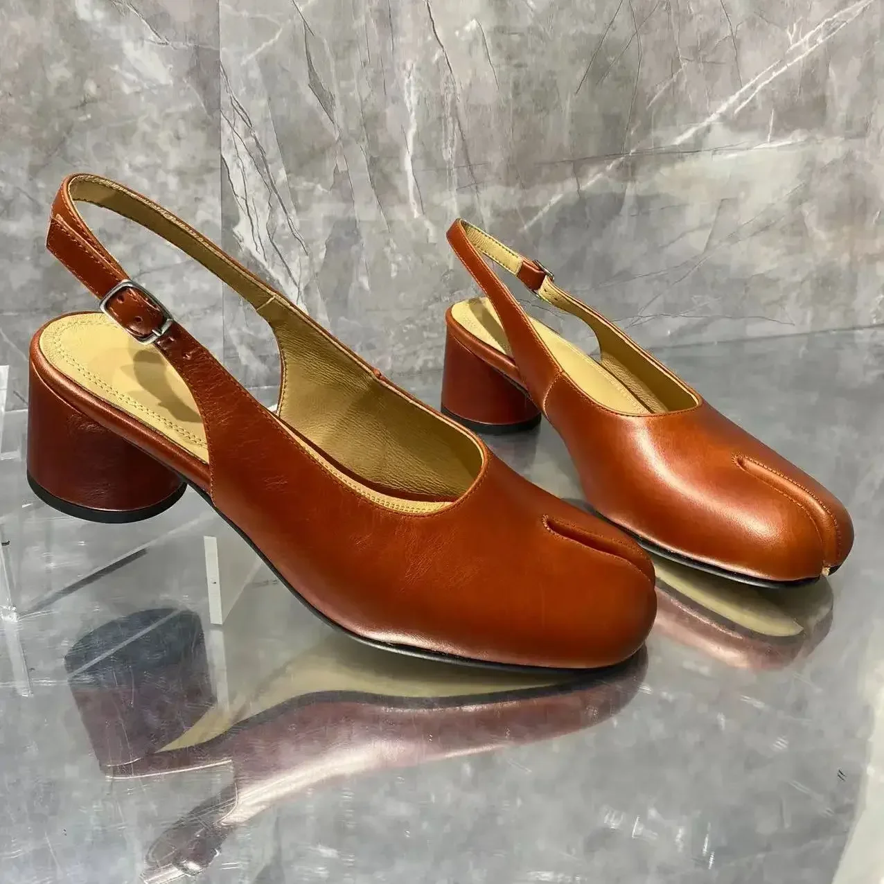 Коричневые кожаные туфли на одинарной платформе, женские туфли-лодочки на высоком круглом каблуке, повседневные карьерные туфли, женские сандалии Hemegot Tabi с разделенным носком, женские сандалии с пряжкой сзади и ремешком Коричневые кожаные туфли на одинарной платформе, женские туфли-лодочки на высоком круглом каблуке, повседневные карьерные туфли, женские сандалии Hemegot Tabi с разделенным носком, женские сандалии с пряжкой сзади и ремешком