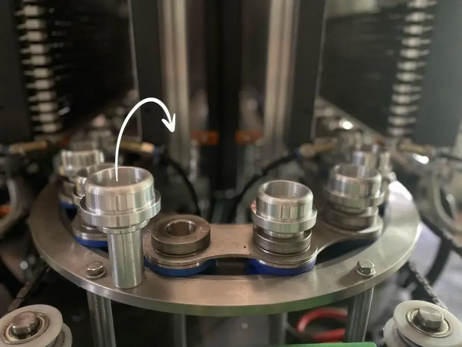 تخصيص آلة نفخ الزجاجات الأوتوماتيكية بالكامل المتينة سعة 5 لتر مناسبة لمعدات زجاجات PET