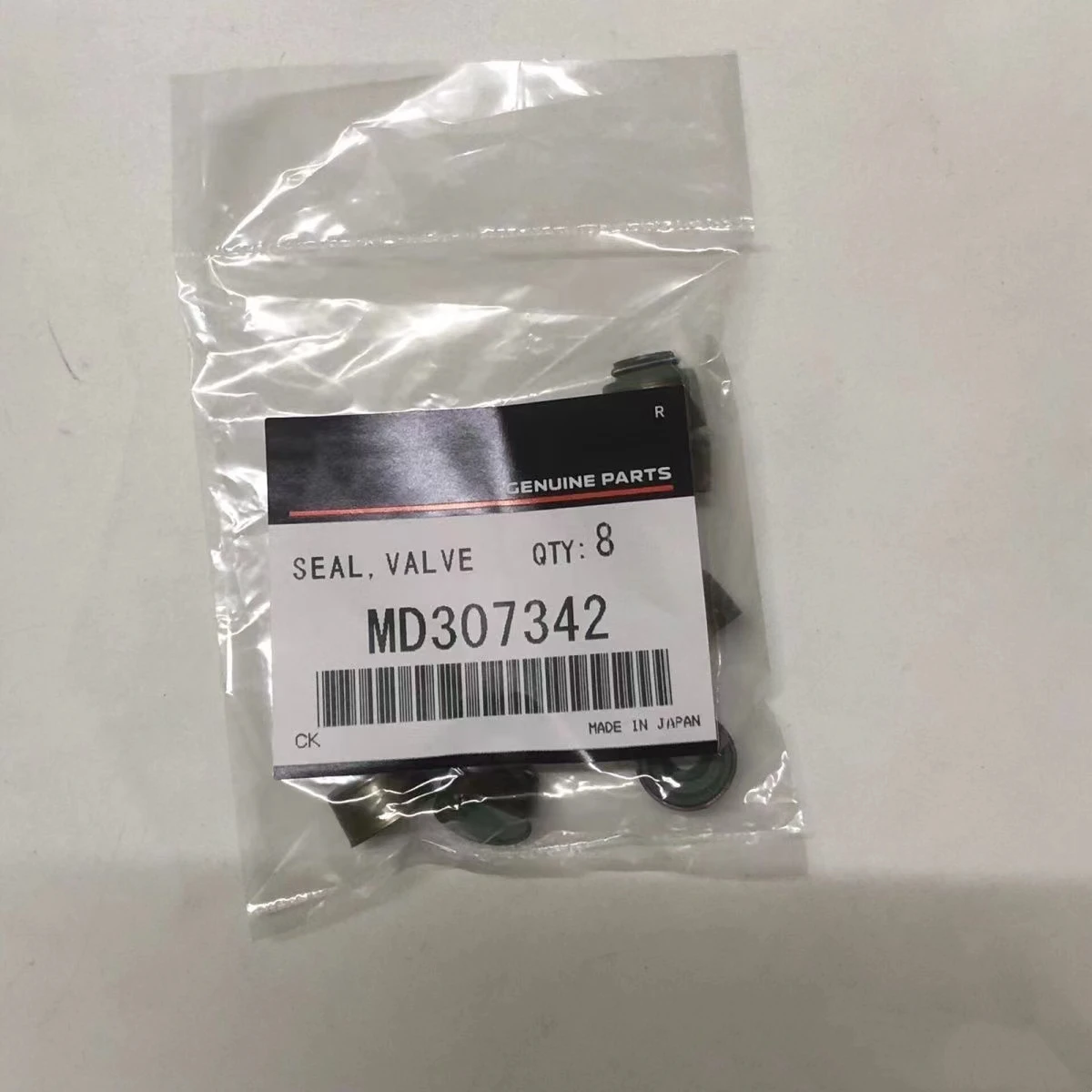 MD184303 MD307342 V43 V73 V43 4G19 6G72 Engine Valve Stem Oil Seal BV4951-G For Mitsubishi Pajero Montero