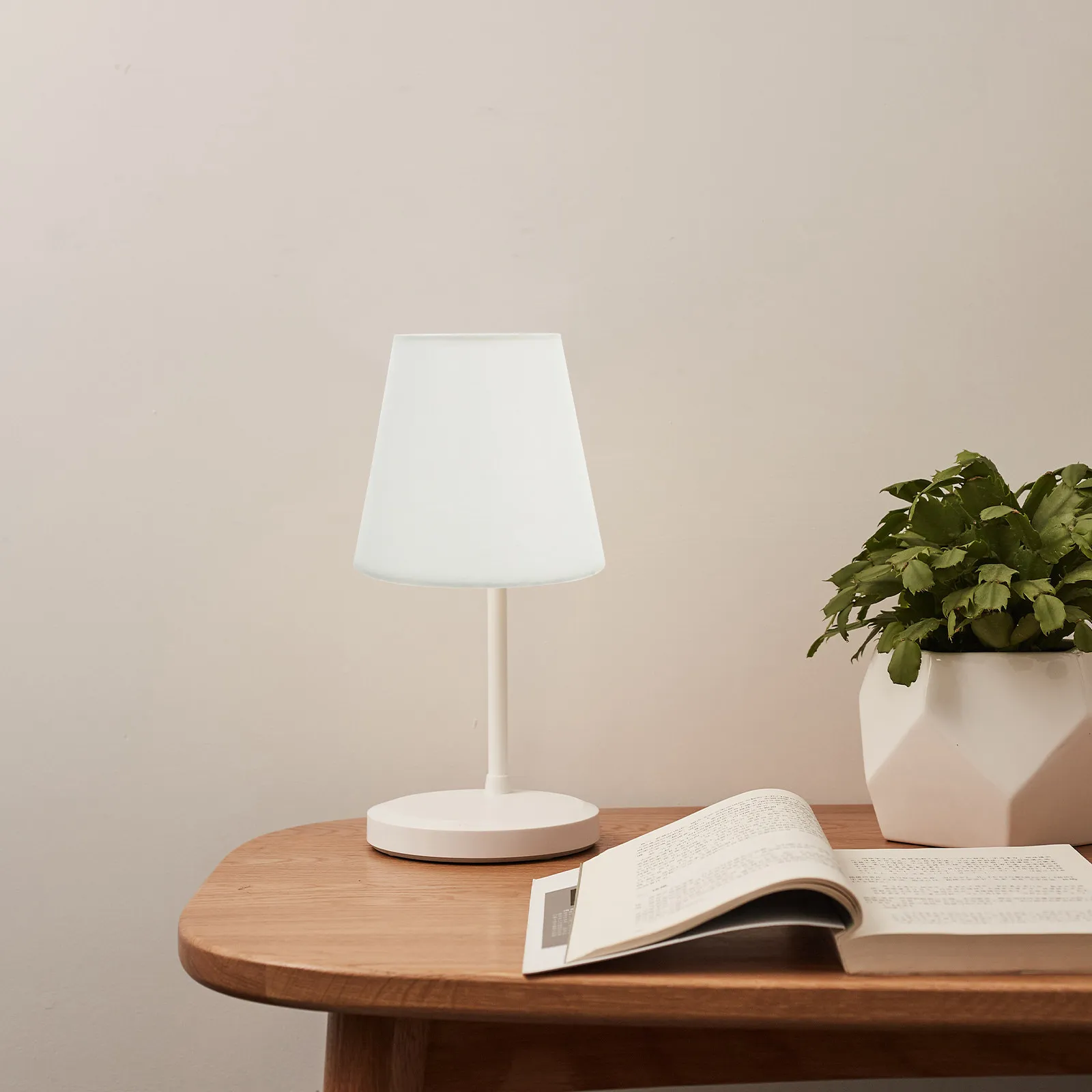 Clip on Bulb Lamp Shade Fabric and Metal Construction Simple Installation Table Lamp Shade Replacement for Home Office