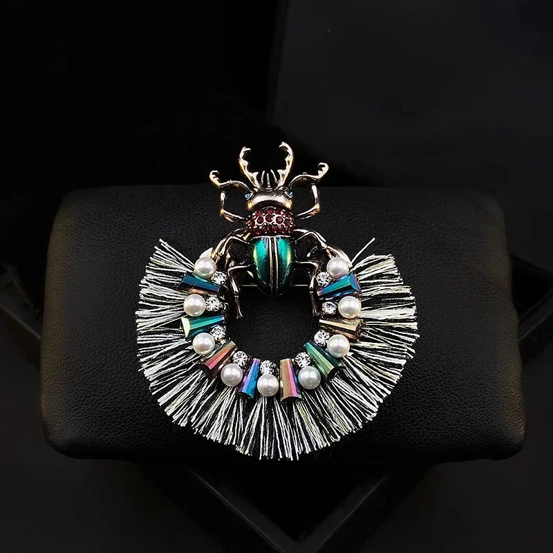 

Retro Beetle Brooch for Women Suit Green Insect Pins Rhinestone Pearl Jewelry Exquisite Corsage Clothing Accessories Gifts 1050