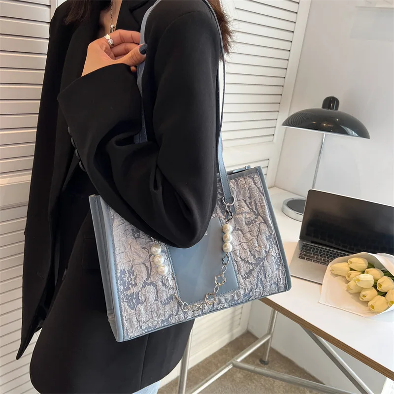 Printing Large-capacity Tote Bags for New Pearl Chains Shoulder Fashion Class Commuting Tote Bag Ladies Handbags