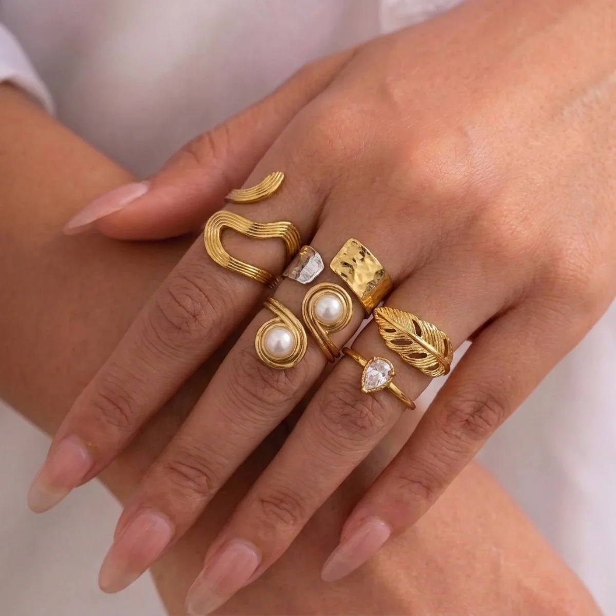 Französische Vintage-Fingerringe mit hohlem, gewelltem Design, imitierten Perlen und Spiralblatt-Motiven für Damen und Herren, im Nischenstil, geometrischer Ring, ästhetischer Schmuck. – Detail 8