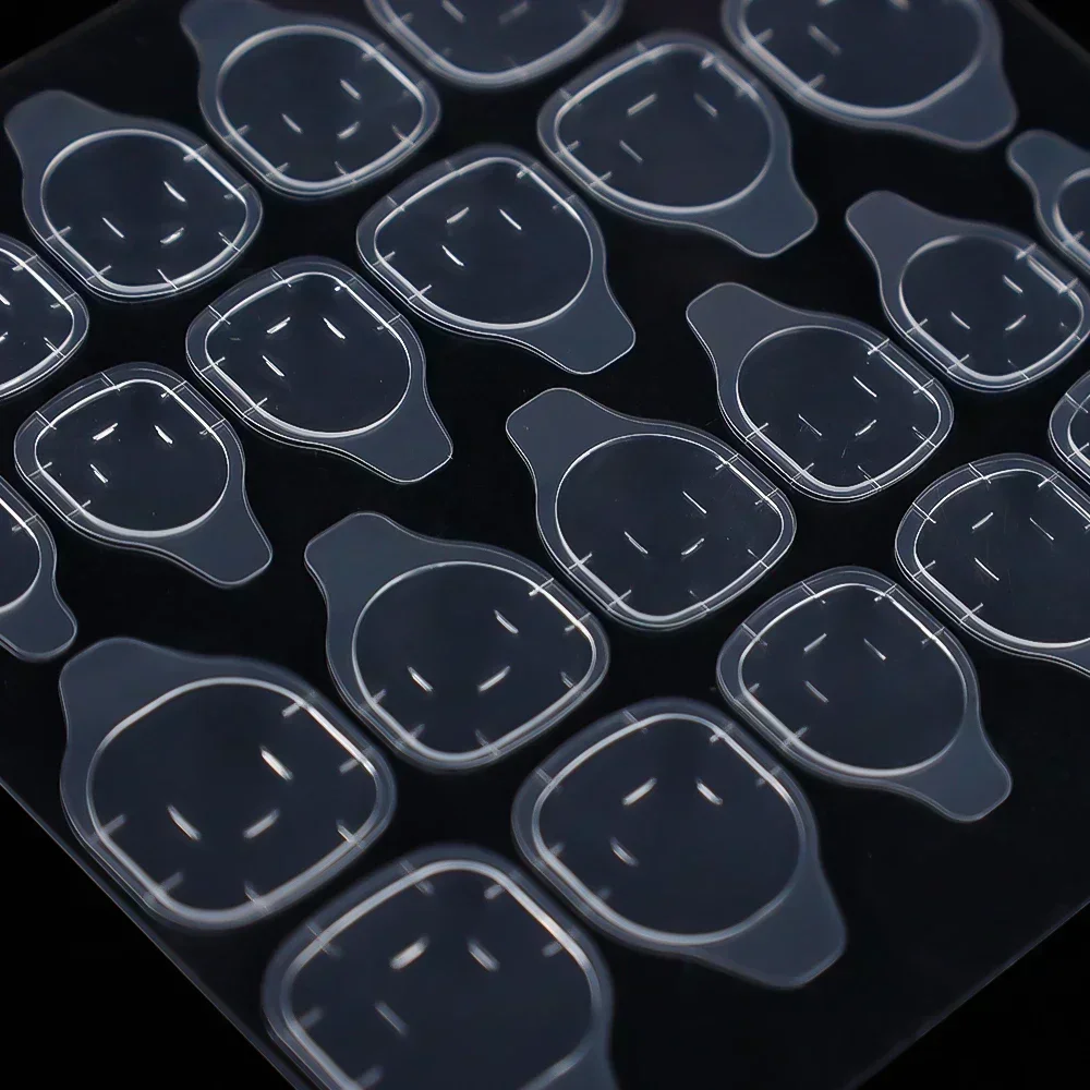 Thumbnail 3 - #50 Manicure Glues Comparison Guide