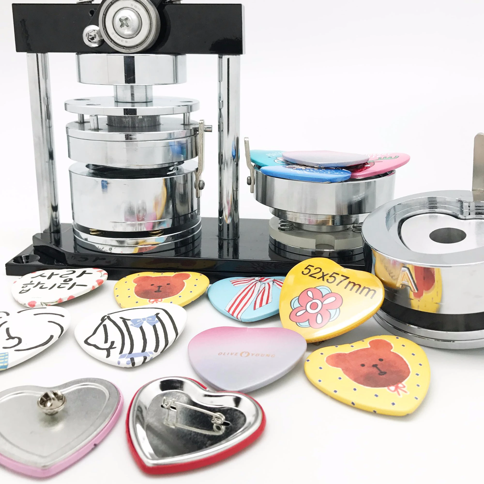 China Hot Sale Heart  Manual Button Maker  Badge Making Machine