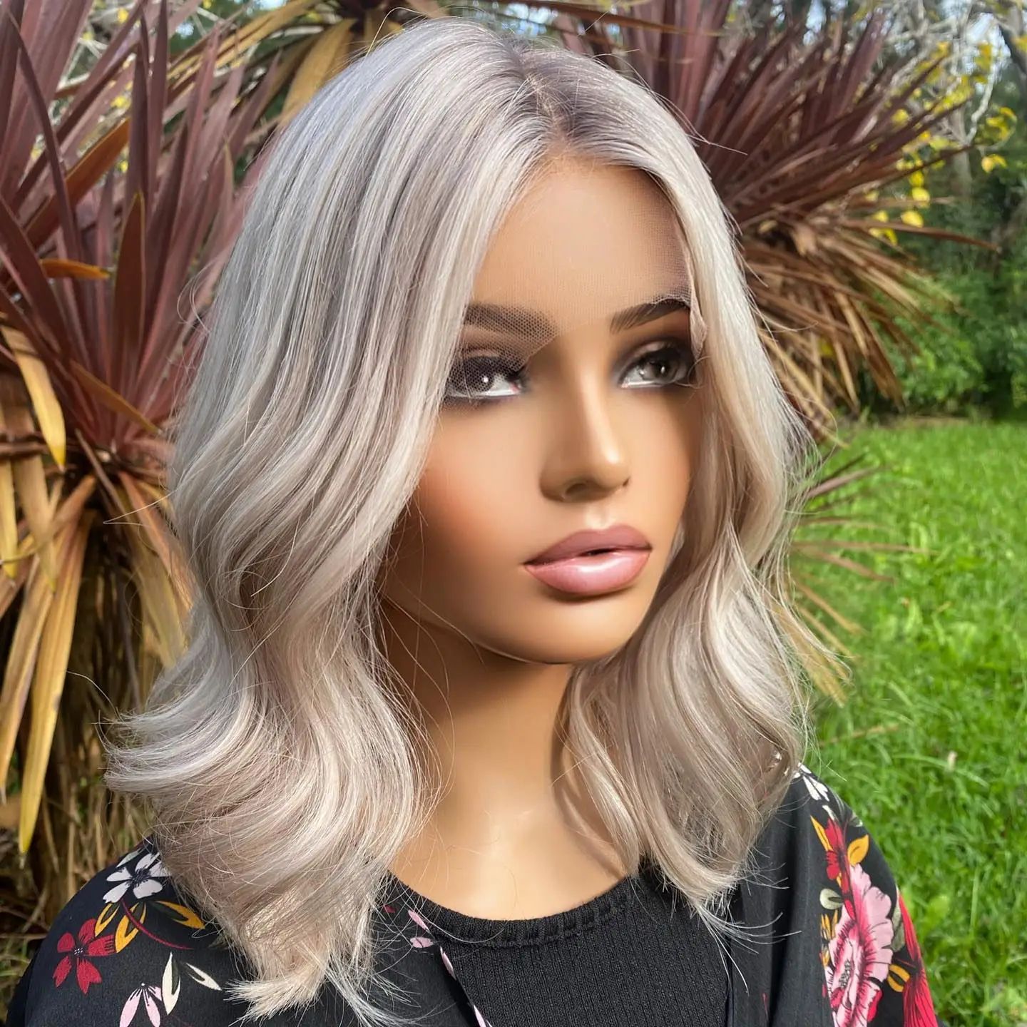 

Platinum Ash Blonde Shoulder Wavy Wig Brazilian Human Hair Bob Wigs HD Lace Front Wig 13x6 Preplucked 180% Silver Human Hair Wig