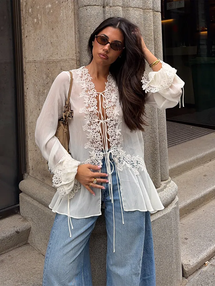 Elegante Damen-Bluse aus transparentem Chiffon mit V-Ausschnitt, ausgestellten Ärmeln, Schnürung und Rüschen – Sommer 2026 – Vielseitige Oberteile für Damen