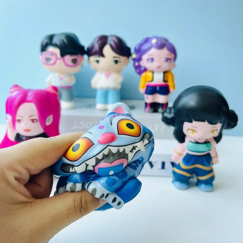 Kpop chasseurs de démons jouet à presser rebond lent drôle pincement presse enfants soulagement du Stress Fidget jouet mignon Anime Figure cadeaux d'anniversaire