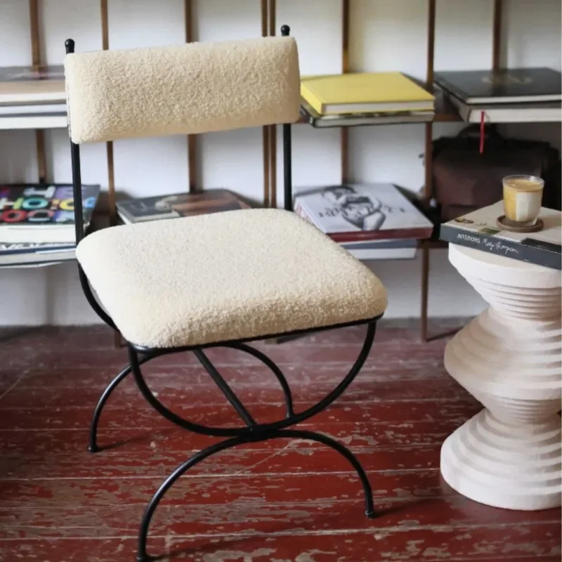 MOMO Single Chair French Retro Design Simple Antique Style Dining Chair Sofa Chair Romantic Classic Apricot Colour