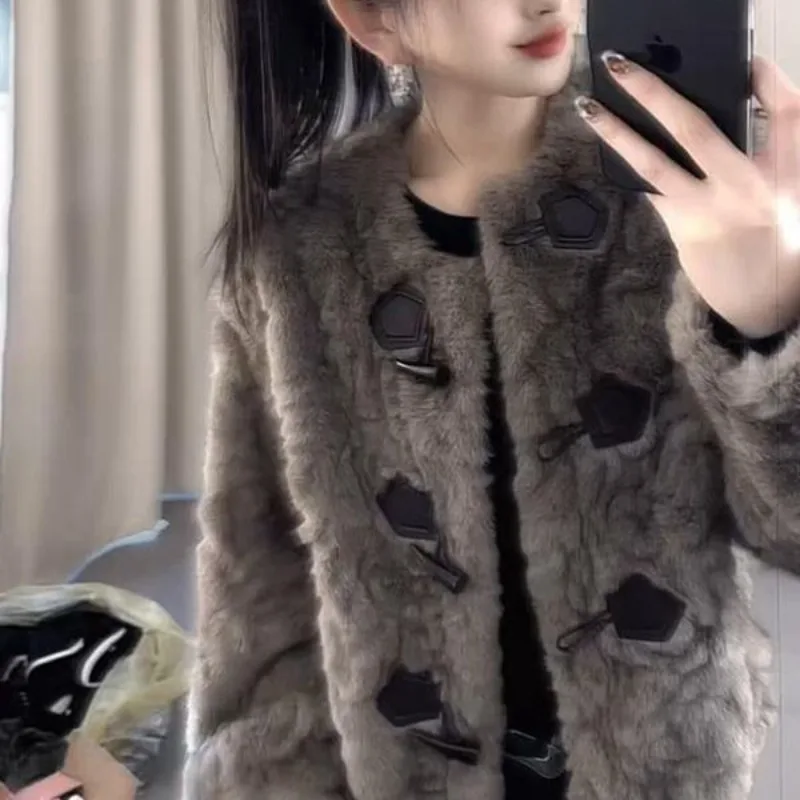 2026 Autumn Winter Women NewLoose Casual Thin  Foreign-style Horn Buckle Round Neck Fur Integrated Thickened Warm Short Jacket