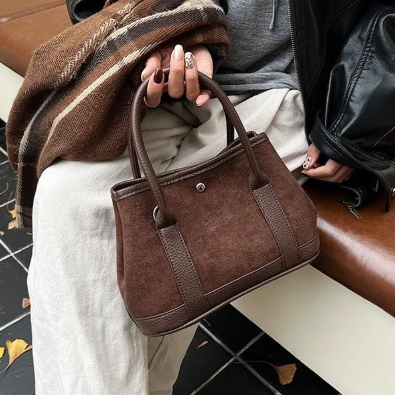 

Graceful Diaper Bag One Shoulder Baby Care Office Meeting Mom Exquisite Stylish Glamorous Timeless Parent-Friendly Practical