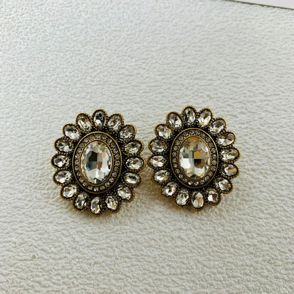 

Medieval Vintage Western Retro Burnt Real Gold Plated Fully Inlaid Clear Glass Stone Light Luxury Exaggerated Earrings Ear Clip