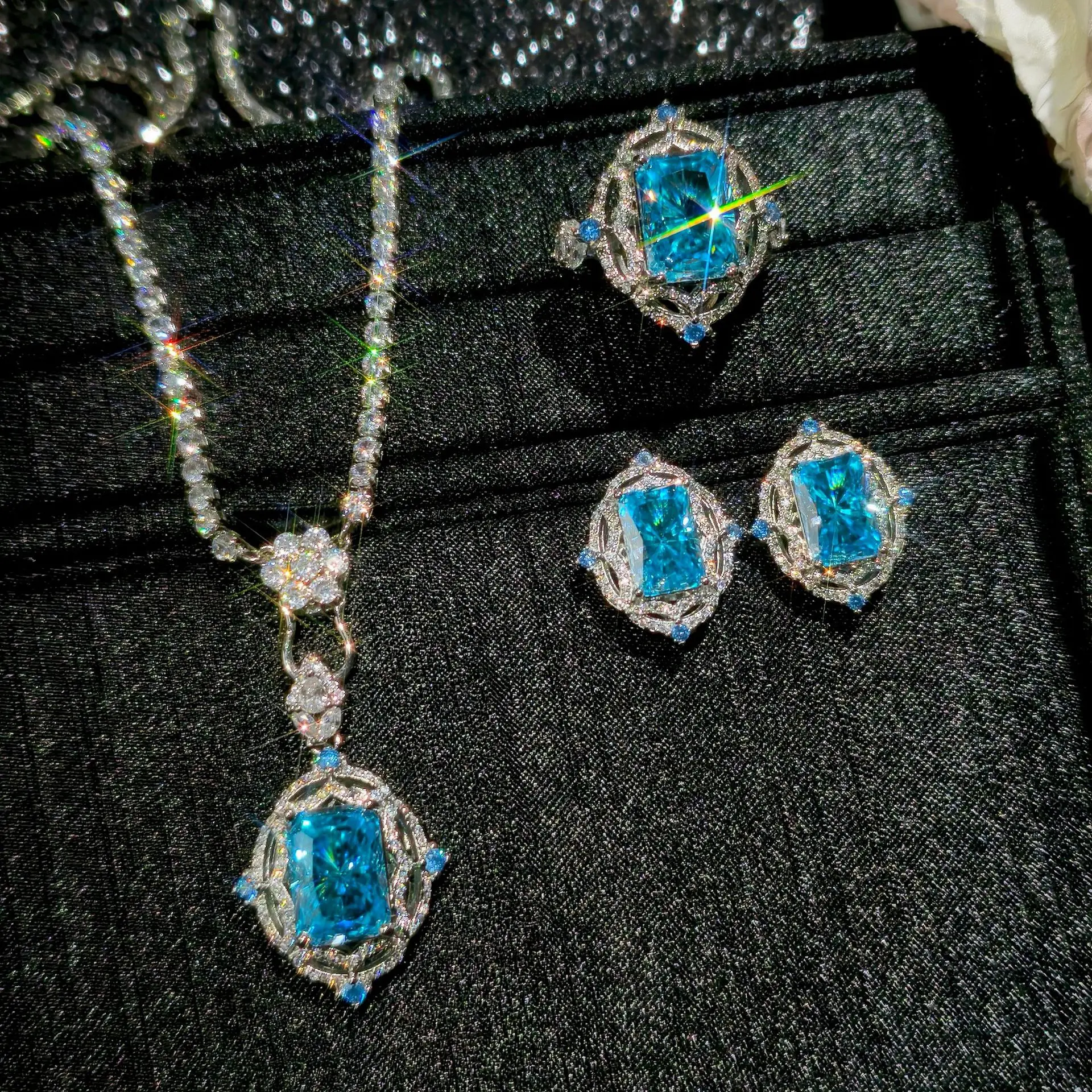 

Elegant Luxury Silver Color Jewelry Sets Dazzling Sea Blue Cubic Zirconia Stone Party Ring Earrings Pendant Necklace for Women
